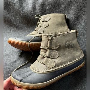 Sorel Out n About boots